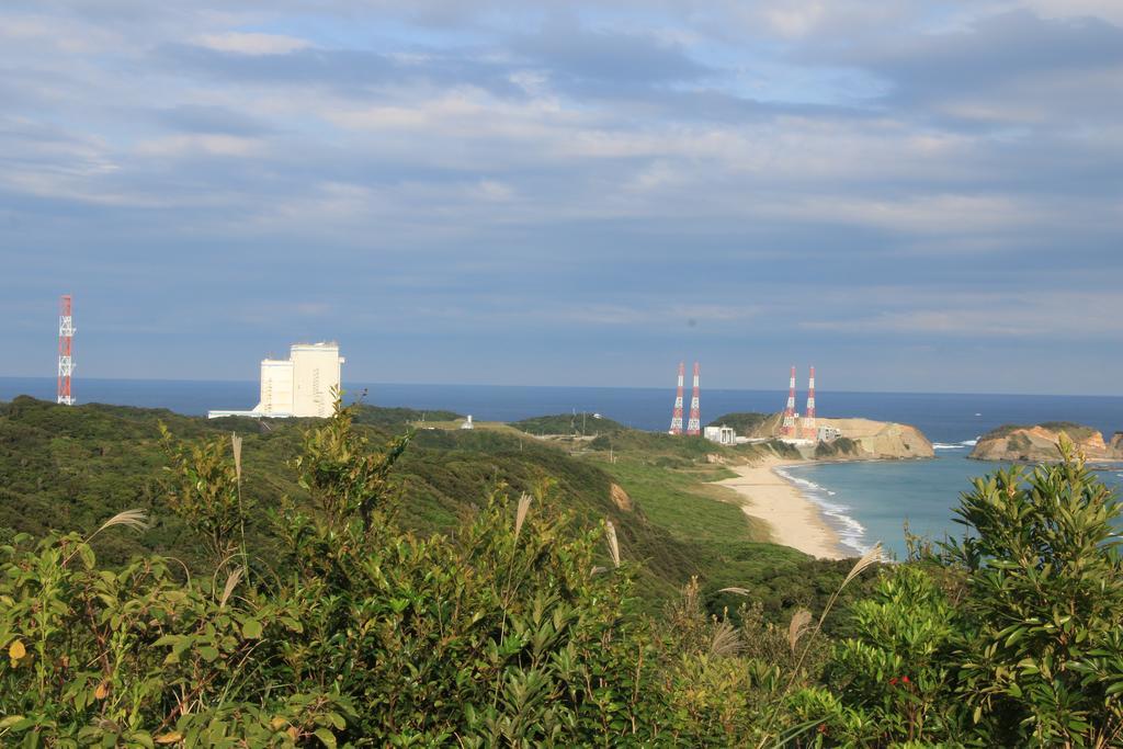 Отель Tanegashima Minshuku Yuyu Минамитанэ Экстерьер фото